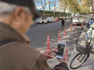 杭州马市街隔离柱损坏 黄牛常会带车主来违停 交警回应：马上补装