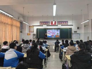 菏泽鲁西新区陈集镇八一小学开展“12·4”国家宪法日主题活动