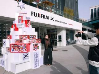 用一张照片告别2025：富士胶片X-SPACE三城点亮"影像之树"