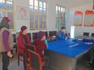 【社会主义核心价值观“五个融入”】济南市莱芜区羊里街道孟中荣村开展“公益义诊暖乡村 爱尔护眼送光明”活动