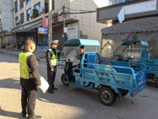 德兴市昄大乡交通安全科普：拆除挡雨棚 守护平安路