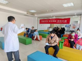 社会共治齐发力 守正创新筑防线——漕湖人民医院开展“世界艾滋病日”主题宣传活动