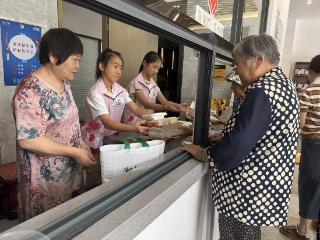 “一老一小”代际温情，“青”品牌凝聚社区力量