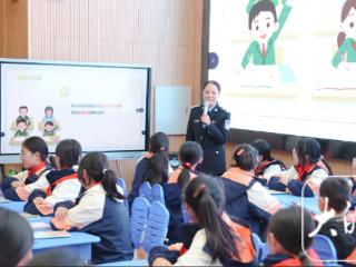 警官进校园，教学生向欺凌说“不”