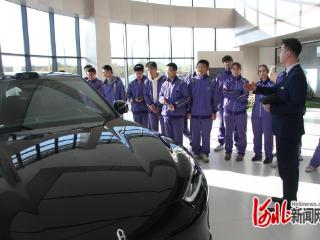 石家庄市42中学子走进鸿蒙智行开展社会实践活动