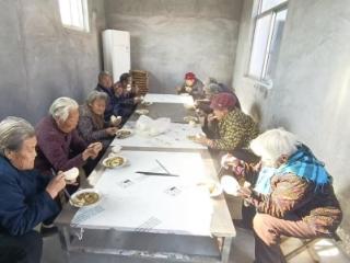 【社会主义核心价值观“五个融入”】济南市莱芜区羊里街道王王石村：一餐热饭里的幸福时光 看老年人如何吃出“暖心味道”