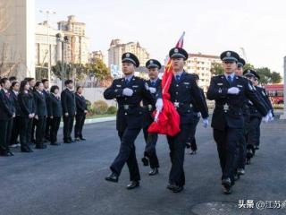 常州中院举行升国旗和宪法宣誓仪式