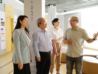 新华报业江南时报赴南中医药学院开展中医药文化宣传交流