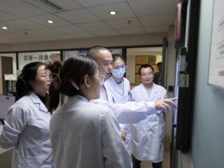 四川友谊医院肿瘤科石辉兵：胃癌化疗后居家如何防范骨髓抑制风险