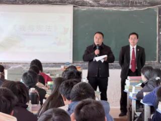 余干县梅溪初中：法治宣讲进校园 护航青春助成长