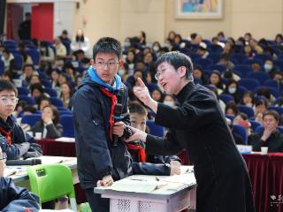 从“比较阅读”到“整体观照” 一节六年级语文课的思维进阶