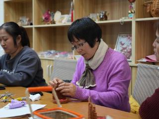 巾帼逐梦绽芳华，巧手匠心创美好！乐园社区妇联双主题手工培训温情启幕