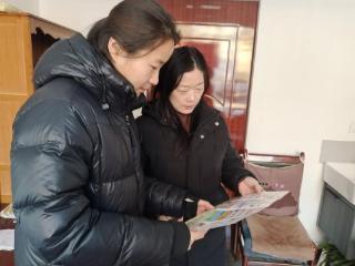 济南市莱芜区凤城街道万福园社区：“一盔一带”不忘记 交通安全常相伴