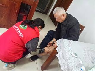 财西社区开展国际志愿者日为老服务活动