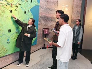 真中！郑州科技学院国际学生沉浸式体验中原文化