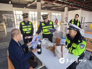 贵州省交通执法九支队三大队开展“世界艾滋病日”防艾宣传活动