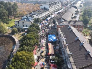 皖苏交界小镇上的民俗市集热闹开锣