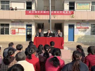 余干县梅溪初级中学召开2025-2026学年第一学期家长会?
