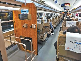 京张高铁8趟列车试点“雪具便利行” 68元可实现雪具随车同行