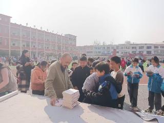 书法家走进麻城乡村小学 笔墨传递关爱与希冀
