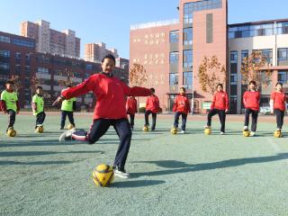 足球日里享欢乐