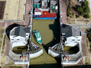 助力“大国重器”通江达海 南通港航护航超宽船舶创纪录