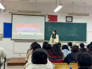 与“宪”同行 声入人心：苏州农职院组织师生参加国家宪法日教育系统“宪法晨读”活动