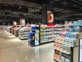 永辉超市“胖东来模式”盐城二店试营业，双店联动打造品质消费新体验