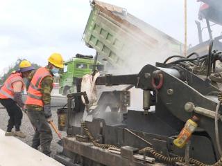 安盘高速路面加快建设