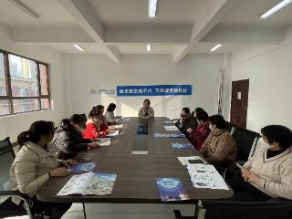 守护 “银发钱袋子” 玩转智能新生活——万官社区开展老年人防诈及手机教学活动