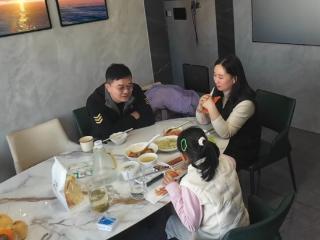 合肥一对夫妻高情商幽默对话走红网络 丈夫：现在全国人民都知道我老婆做饭不好吃了