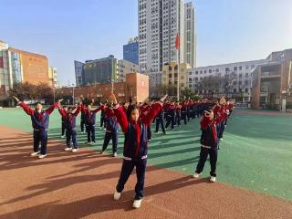 临沂第六中学举办2025级校园课间操比赛