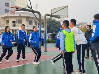 366次跳跃夺冠 中学生跳绳赛舞动青春