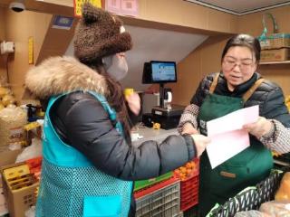 济南市莱芜区凤城街道西苑社区：落实“门前五包” 清除冰雪保畅通