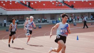 聚焦2025残特奥会丨5分钟包揽两金!长大学子“双星”:跑道上的汗珠,是梦想的光芒(图1)