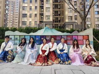 美育花开邻里间，烟台莱山滨湖万丽绘就幸福家园新图景