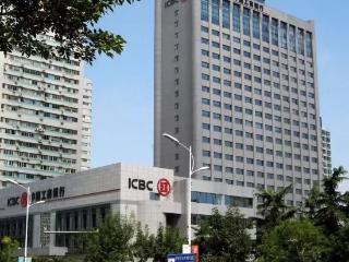 热血显担当 金融传薪火——工行青岛分行开展无偿献血活动