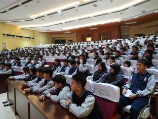 临沂市工业学校校长为团员讲授主题团课