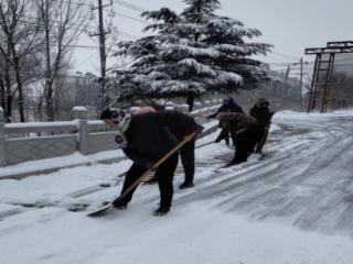 【社会主义核心价值观“五个融入”】济南市莱芜区羊里街道红岭子村：暖心扫雪护出行 文明实践显担当