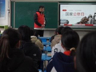 河北省迁安市：青年志愿者开展国家公祭日爱国主义教育活动