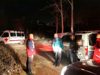 青岛平度：红十字搜救队寒夜驰援 成功救援两名迷山驴友