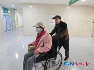 刚刚，“锅盔叔叔”和“煎饼叔叔”见面了！现场→