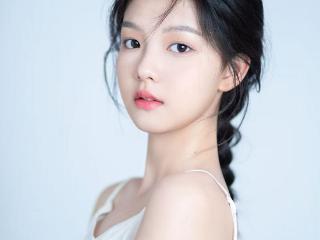 新生代小花冯子涵活力登场！中传表演系高材生，新剧《不二之臣》饰演蒋纯