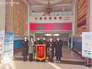 济南南郊医院导医服务暖人心 医者仁心显真情