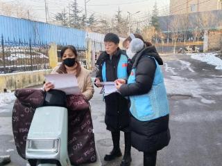 【社会主义核心价值观“五个融入”】济南市莱芜区凤城街道都市花园社区：禁停警示 “贴” 满楼 平安家园共相守