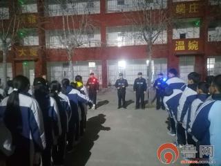 筑牢安全防线，共筑平安校园——滕州市大坞中学举行夜间消防疏散演练