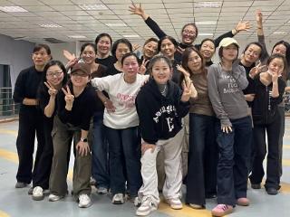 滨江苑社区教育公益课形体课圆满收官