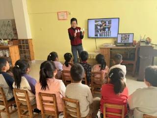  巧手绘冬意，剪纸“雪”趣浓——东营市利津县北宋镇中心幼儿园大二班开展“创意剪雪人”手工活动