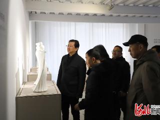 听石：在凿痕与光影之间——河北曲阳石雕艺术研究展在北京开幕