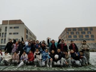 雪落校园趣满怀